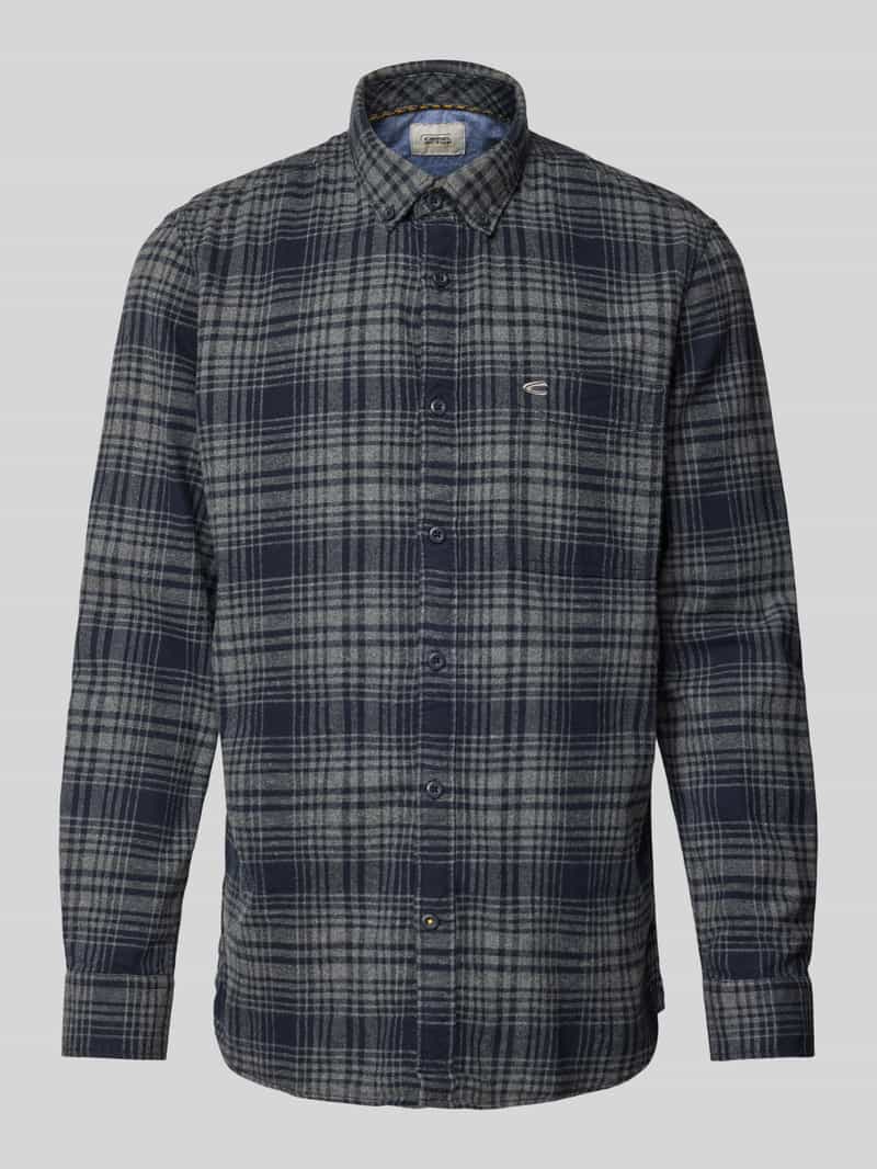 Koszula casualowa o kroju regular fit z kołnierzykiem typu button down