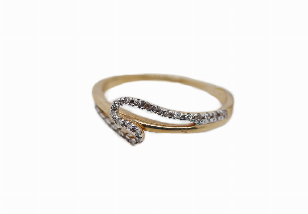 Pierścionek złoty Au 585 z brylantem 0.18ct
