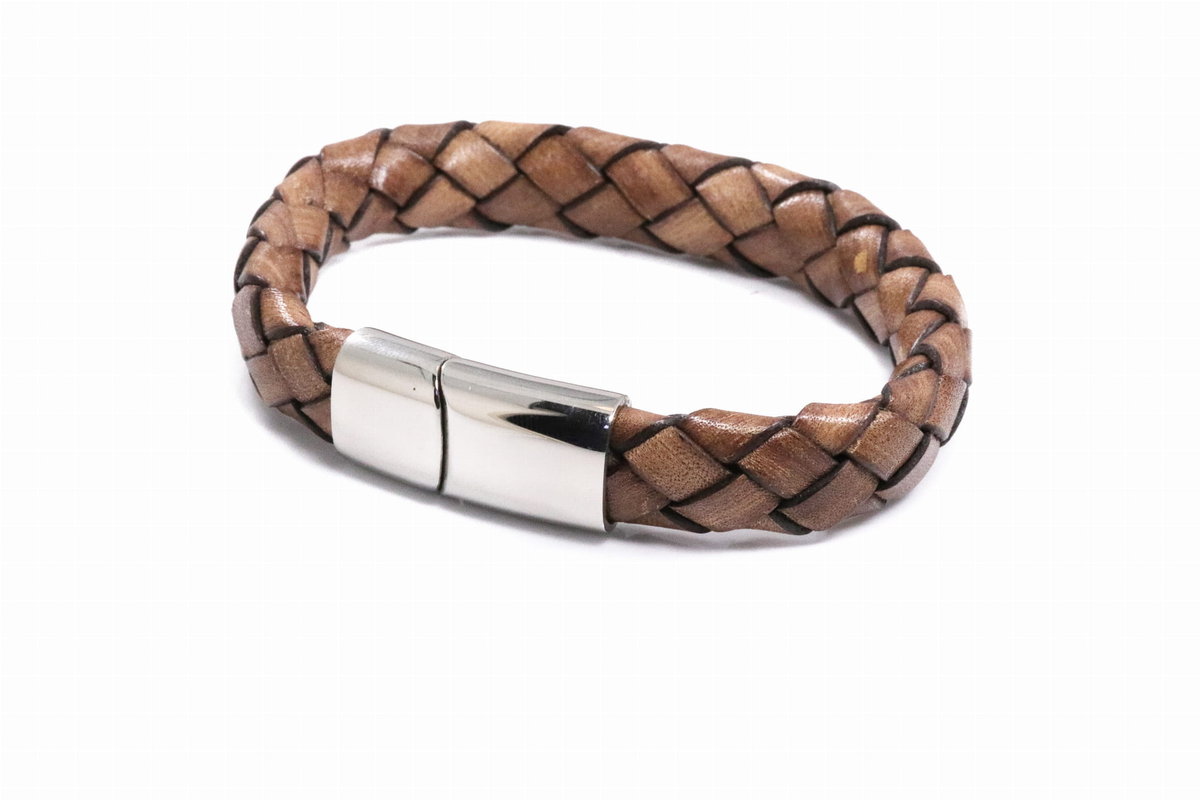 Bransoleta na skórzanym pasku w kolorze brązowym