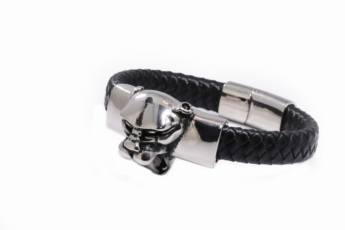 Bransoleta na czarnym skórzanym pasku