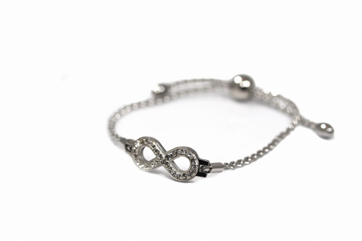 Bransoleta stalowa z elementem nieskończoności
