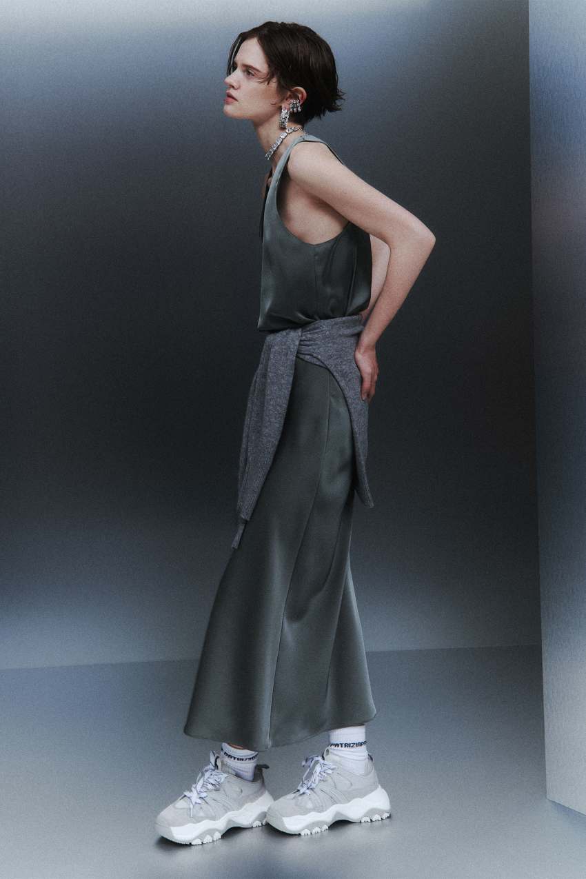 Błyszcząca satynowa spódnica mid-skirt