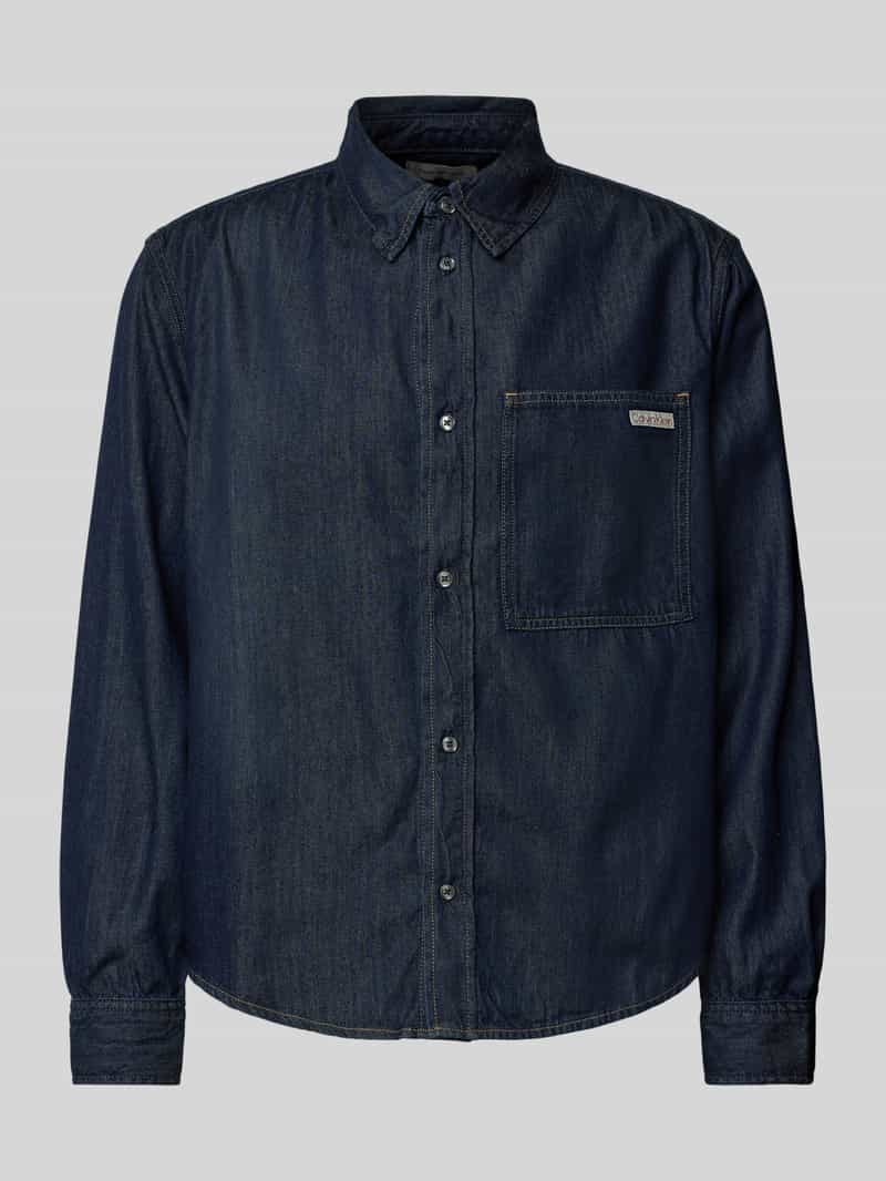 Koszula jeansowa o kroju regular fit z detalem z logo