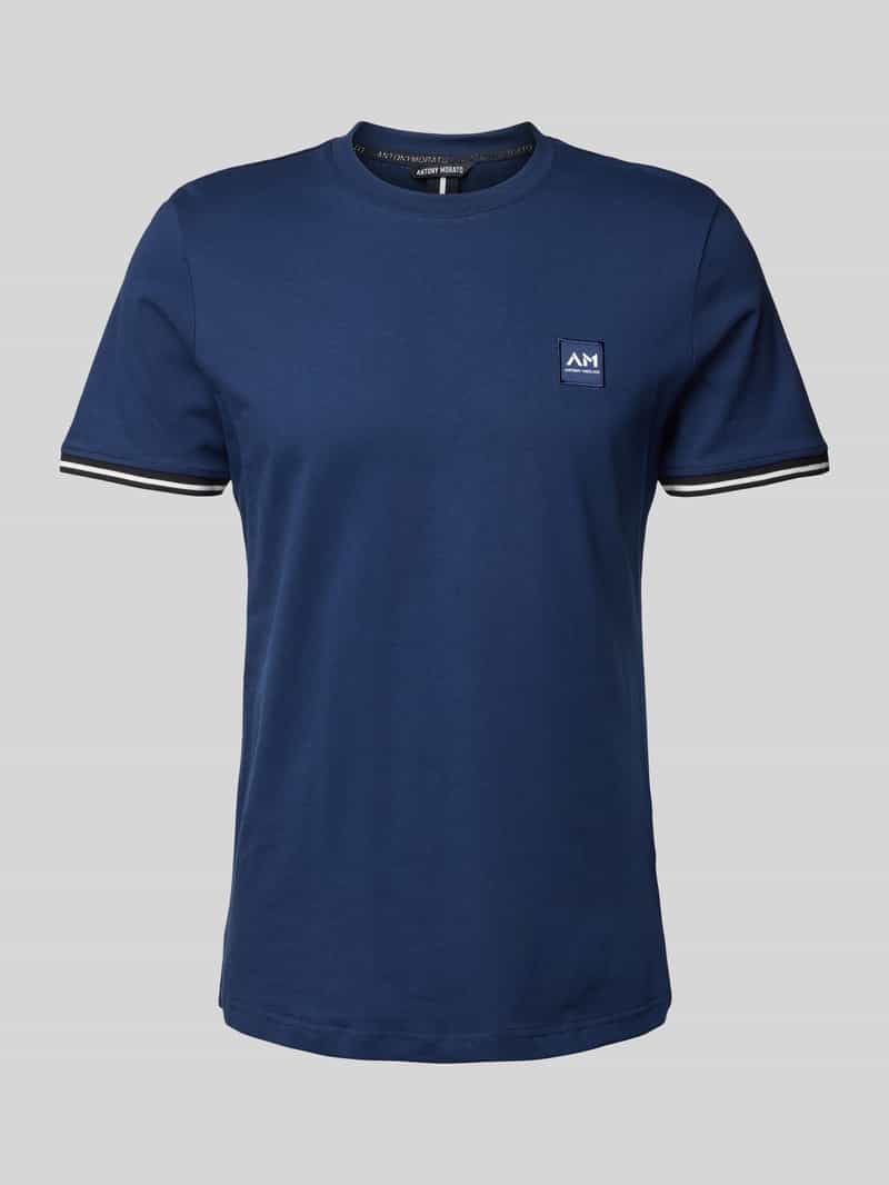 T-shirt z naszywką z logo