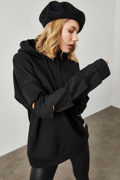 Bluza oversize z rozcięciami na rękawach - czarny
