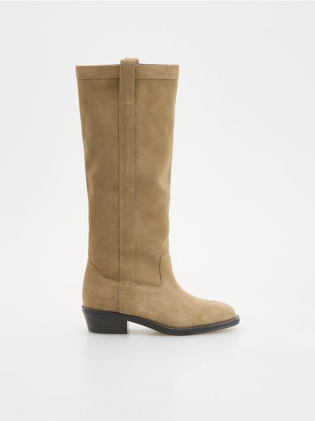 Reserved - Zamszowe kozaki z przeszyciami - beżowy