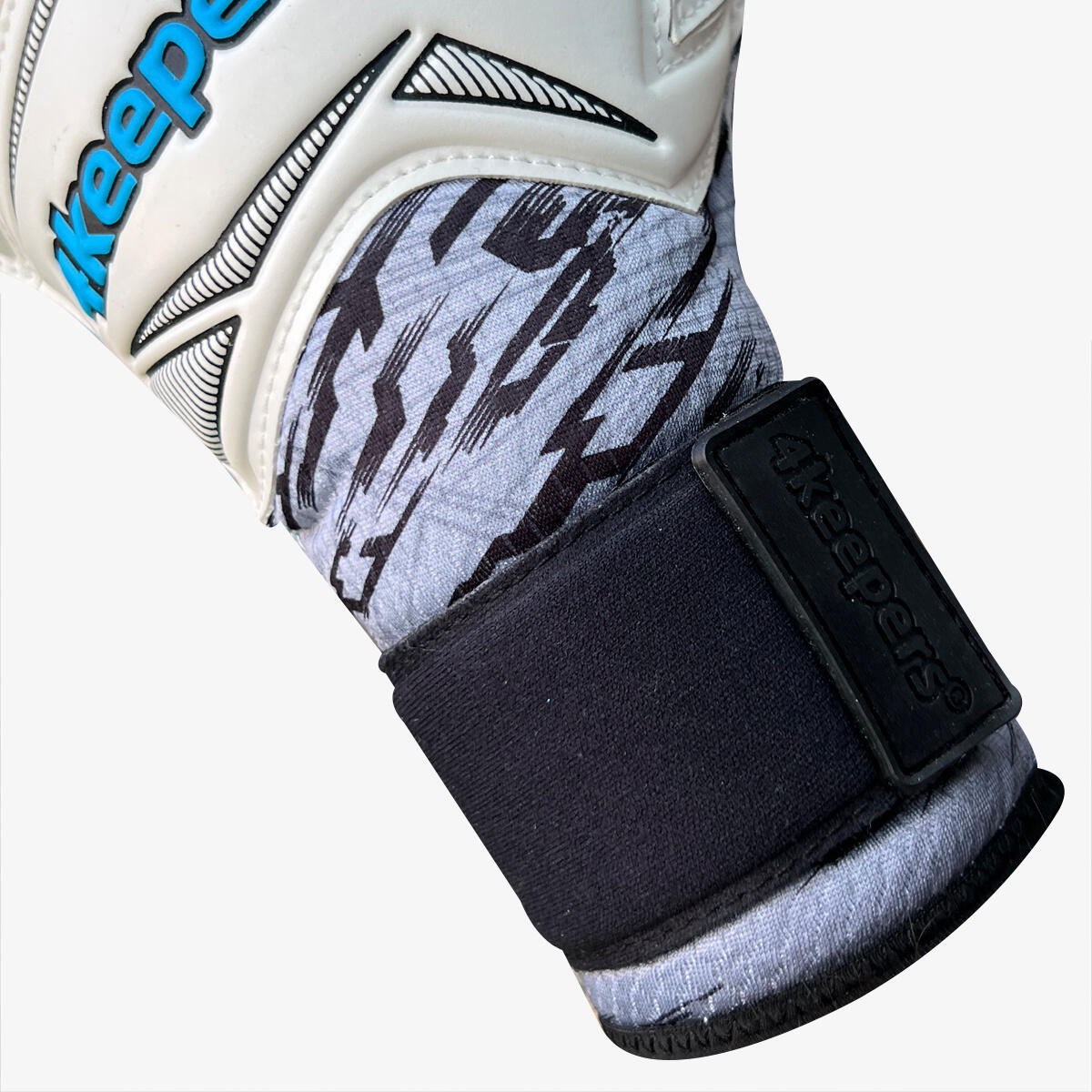 Rękawice bramkarskie dziecięce 4keepers Force V2.25 RF2G Jr biały WYSYŁKA W 24H 30 DNI NA ZWROT