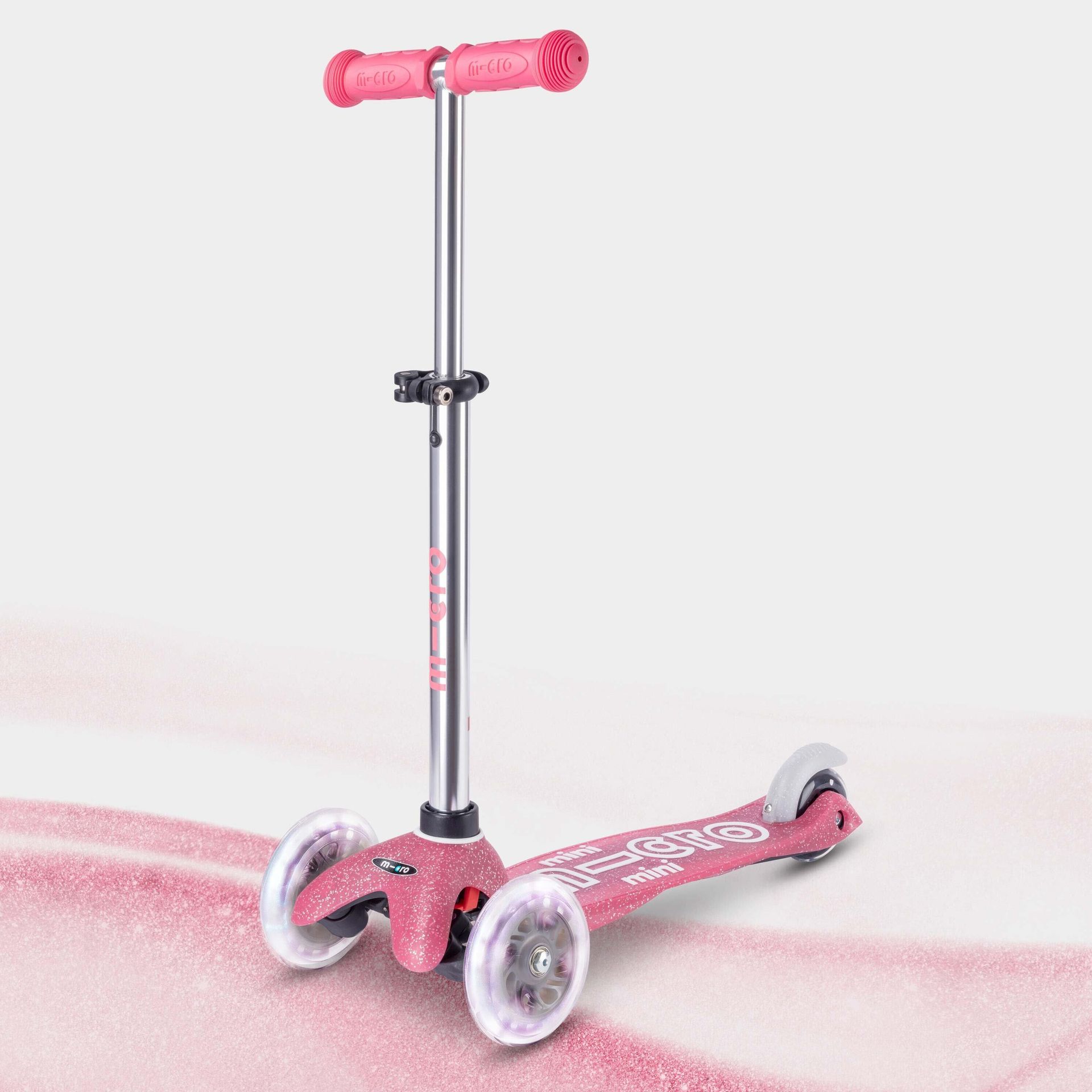 Micro - Trójkołowa hulajnoga ze świecącymi kołami Mini Deluxe Fairy Glitter LED - różowa