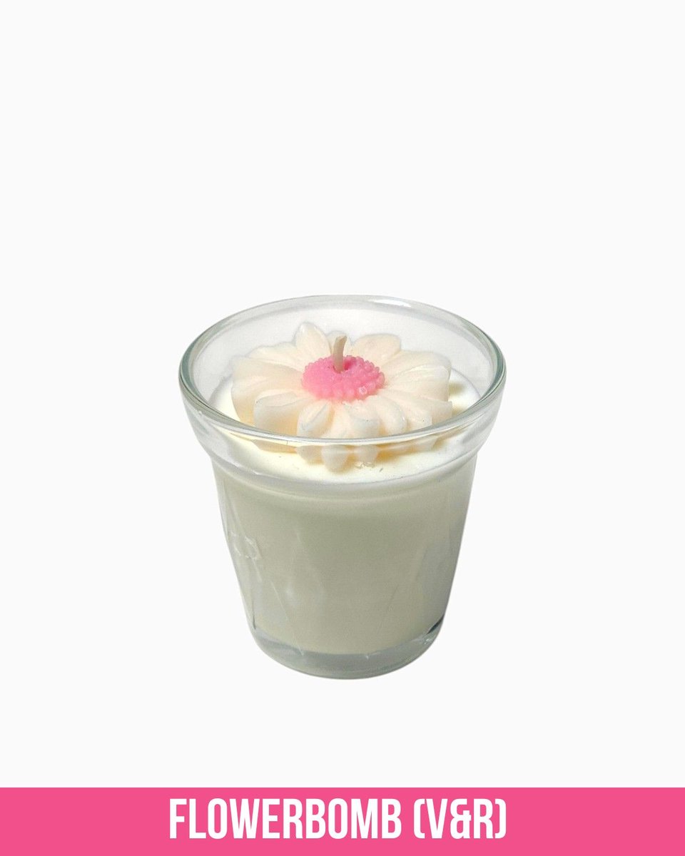 Świeca Sojowa - Stokrotka (w szkle) - 140 ml - Zapach FlowerBomb (V&R)