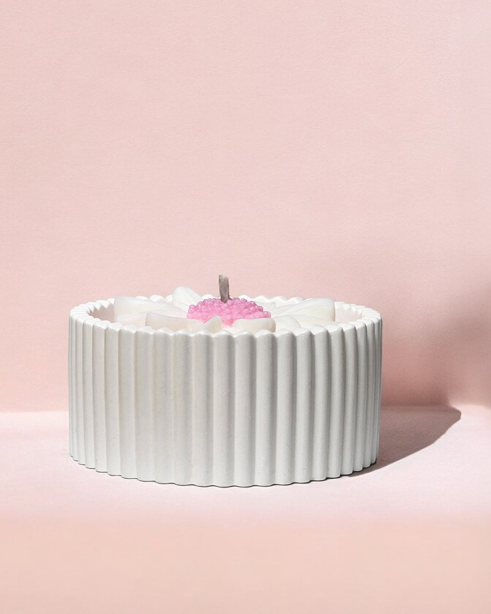 Świeca Sojowa - Stokrotka - 75 ml - Zapach Inspirowany Perfumami Gerrei Mixte (Różowa)