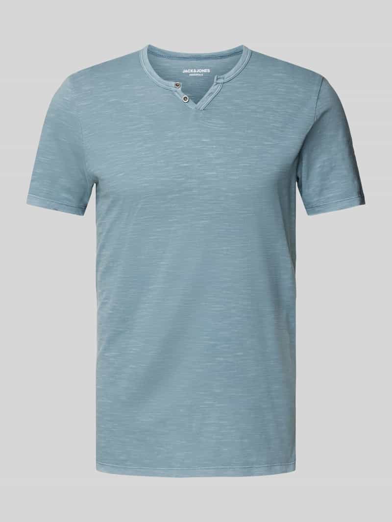 T-shirt z dekoltem w serek