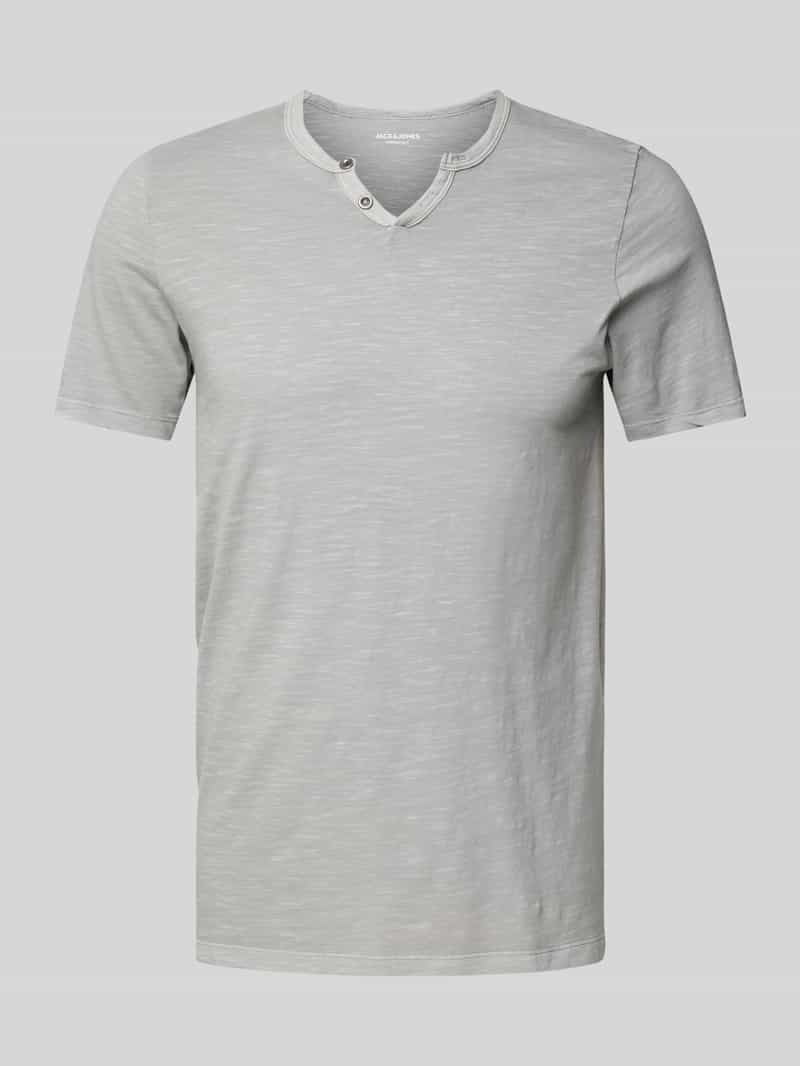 T-shirt z dekoltem w serek