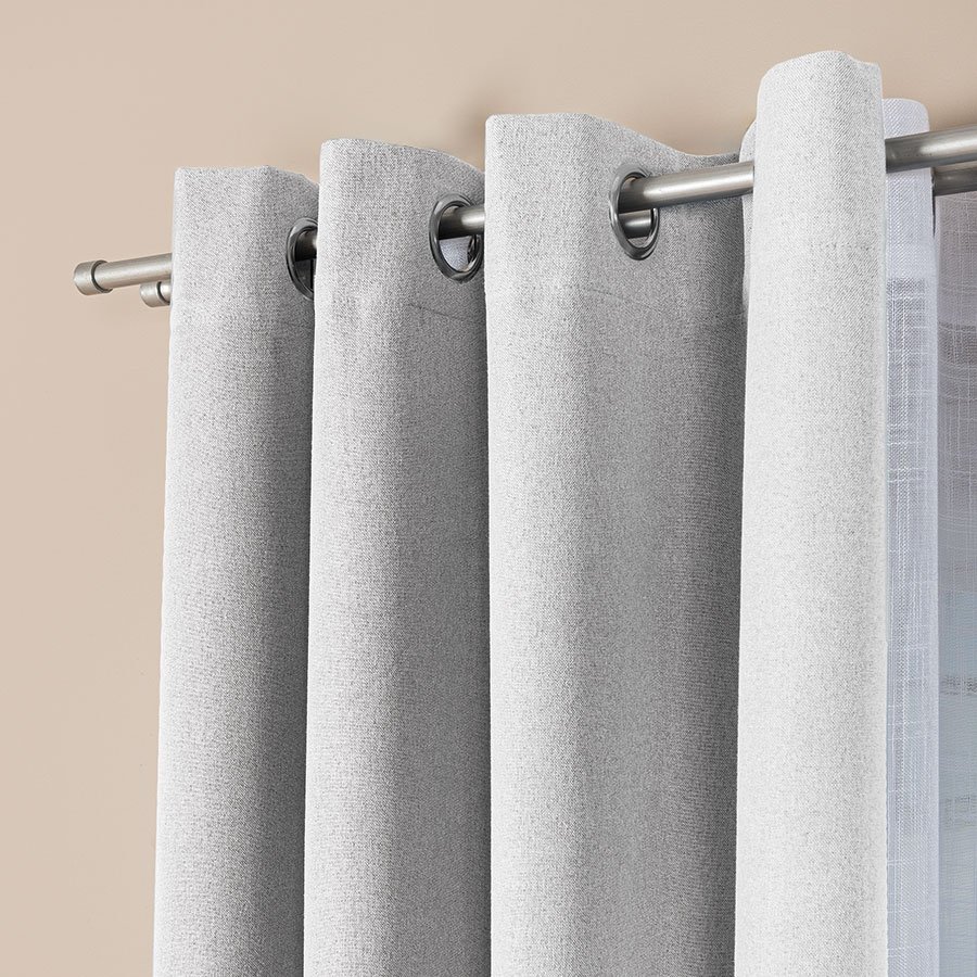 Gotowa zasłona do salonu 100% zaciemniająca na przelotkach, kolor pastelowy szary, 140x230 cm