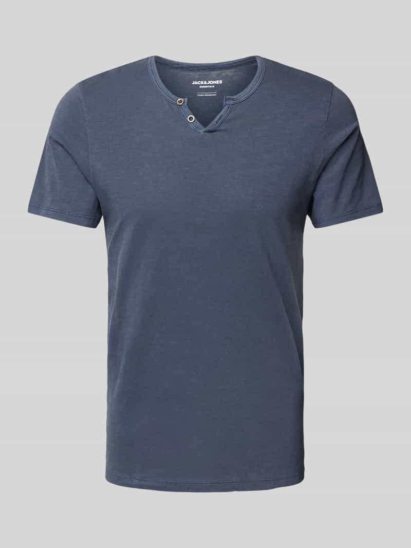 T-shirt z dekoltem w serek
