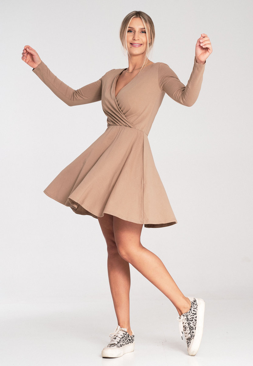 Rozkloszowana sukienka zakładana kopertowa - sukienka beżowa M1050 rozmiar M