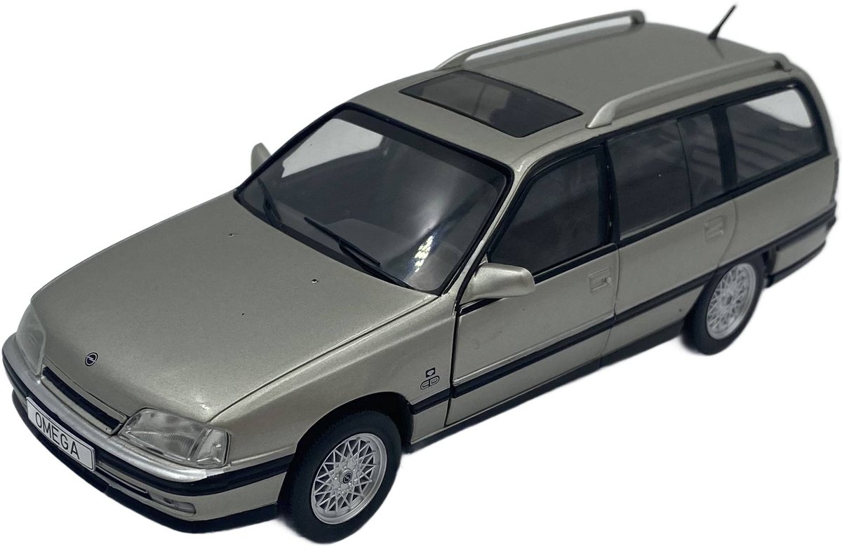 Opel Omega A2 Caravan 1990 model METAL 124165 WhiteBox 1:24 srebrny