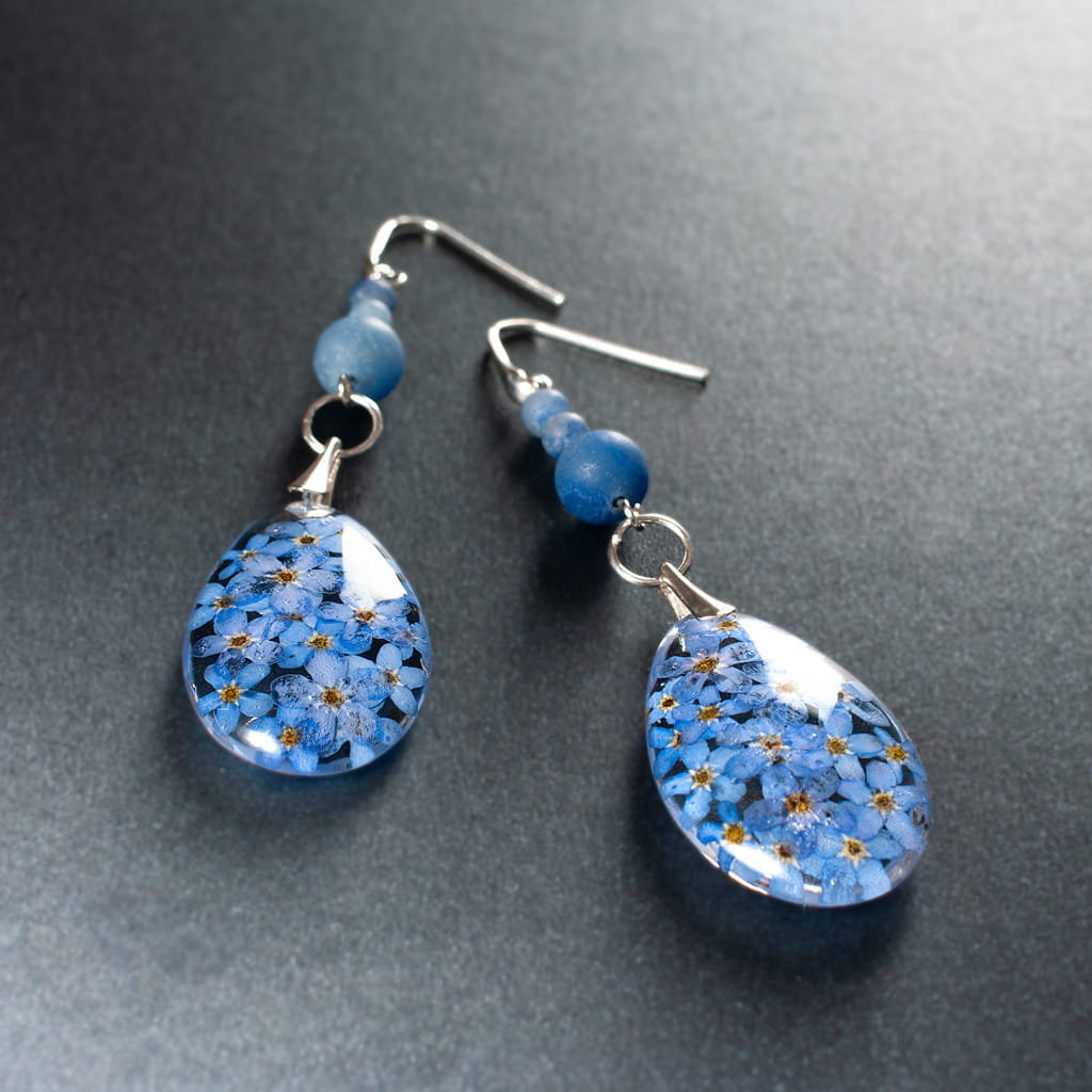 Kolczyki z awenturynem i niezapominajkami.