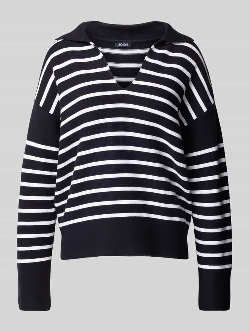 Sweter z dzianiny z dekoltem w serek