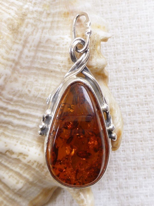 Wisiorek srebrny z bursztynem 607-4