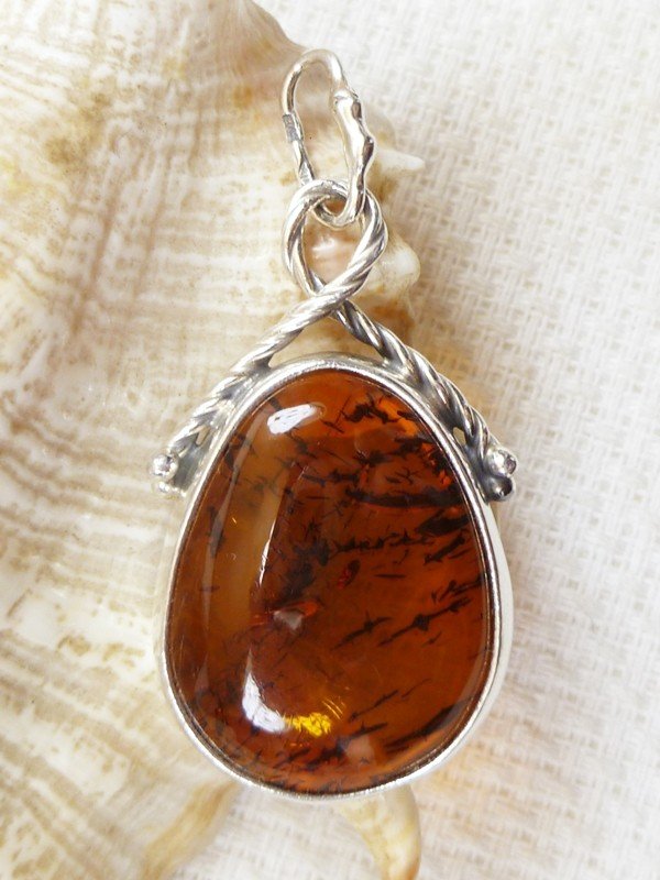 Wisiorek srebrny z bursztynem 607-12