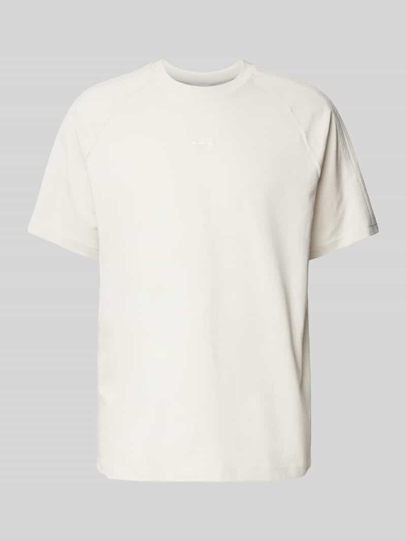 T-shirt z wyhaftowanym logo