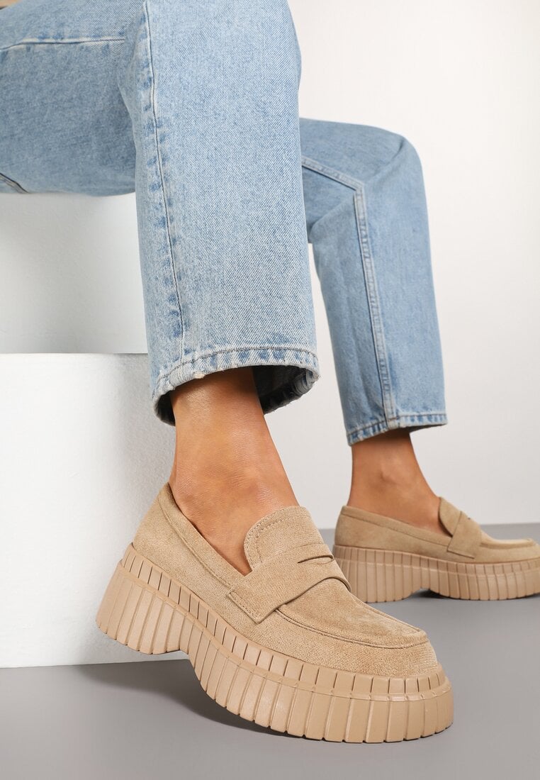 Ciemnobeżowe Mokasyny na Grubej Tłoczonej Podeszwie z Ozdobnym Paskiem Fonamia