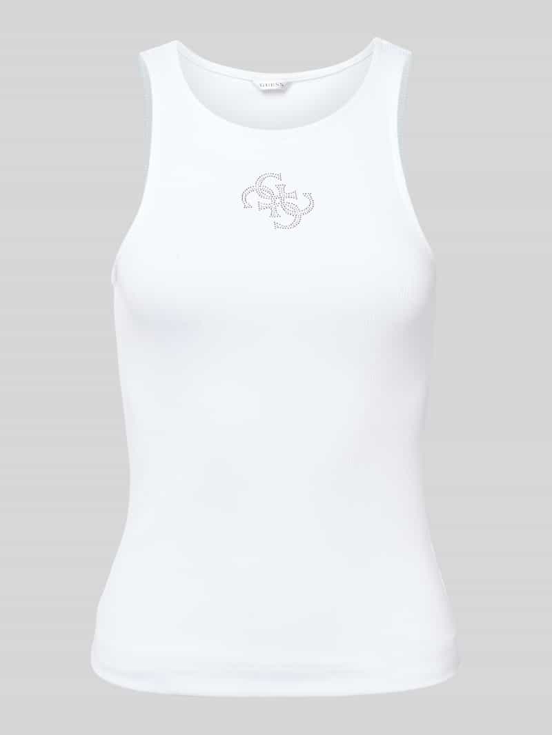 Top z detalem z logo