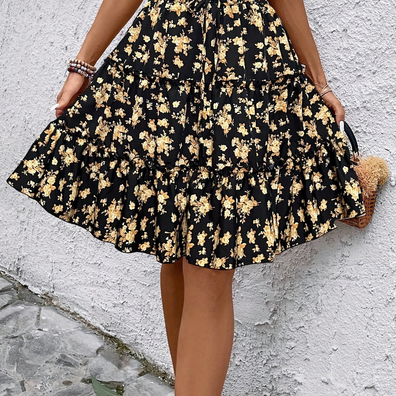 TEMU Spódnica damską z kwiatowym wzorem i detalem w kształcie pasów - czarny i złoty wzór kwiatowy, letni styl casual, poliestrowy materiał, nadaje