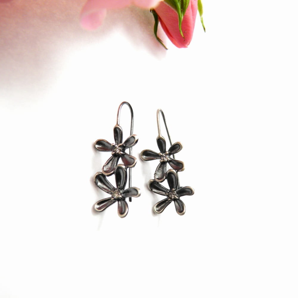 Kolczyki z dwoma kwiatuszkami szarymi - Subtell II