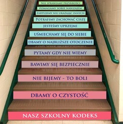Naklejki na schody: Nasz Szkolny Kodeks