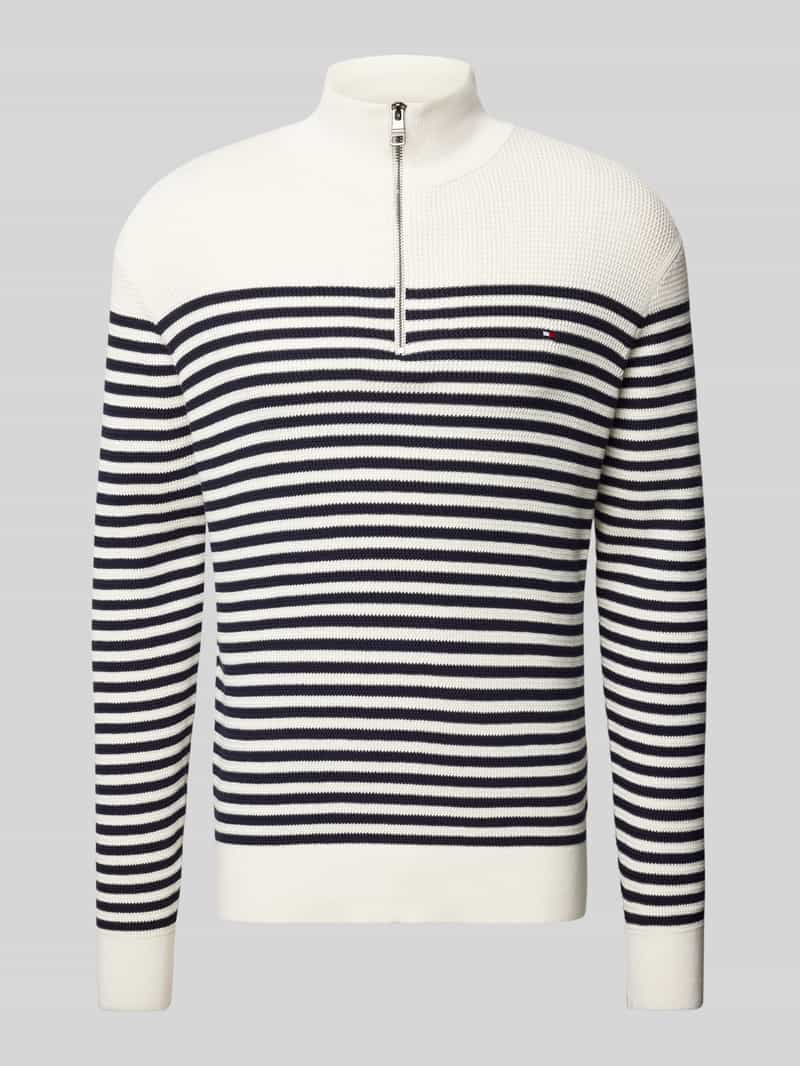 Sweter z dzianiny ze stójką