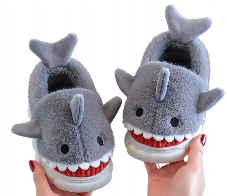 DZIECIĘCE KAPCIE DOMOWE PLUSZOWE CIEPŁE MIĘKKIE REKIN SHARK 26-27