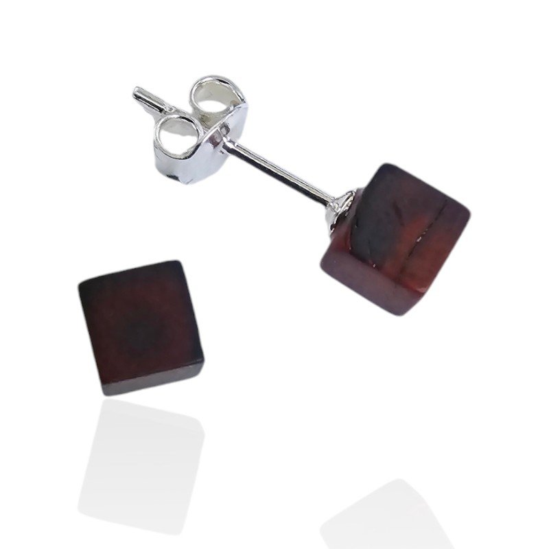 ankabizuteria.pl Kolczyki srebrne kostka 5mm bursztyn wiśnia matowa