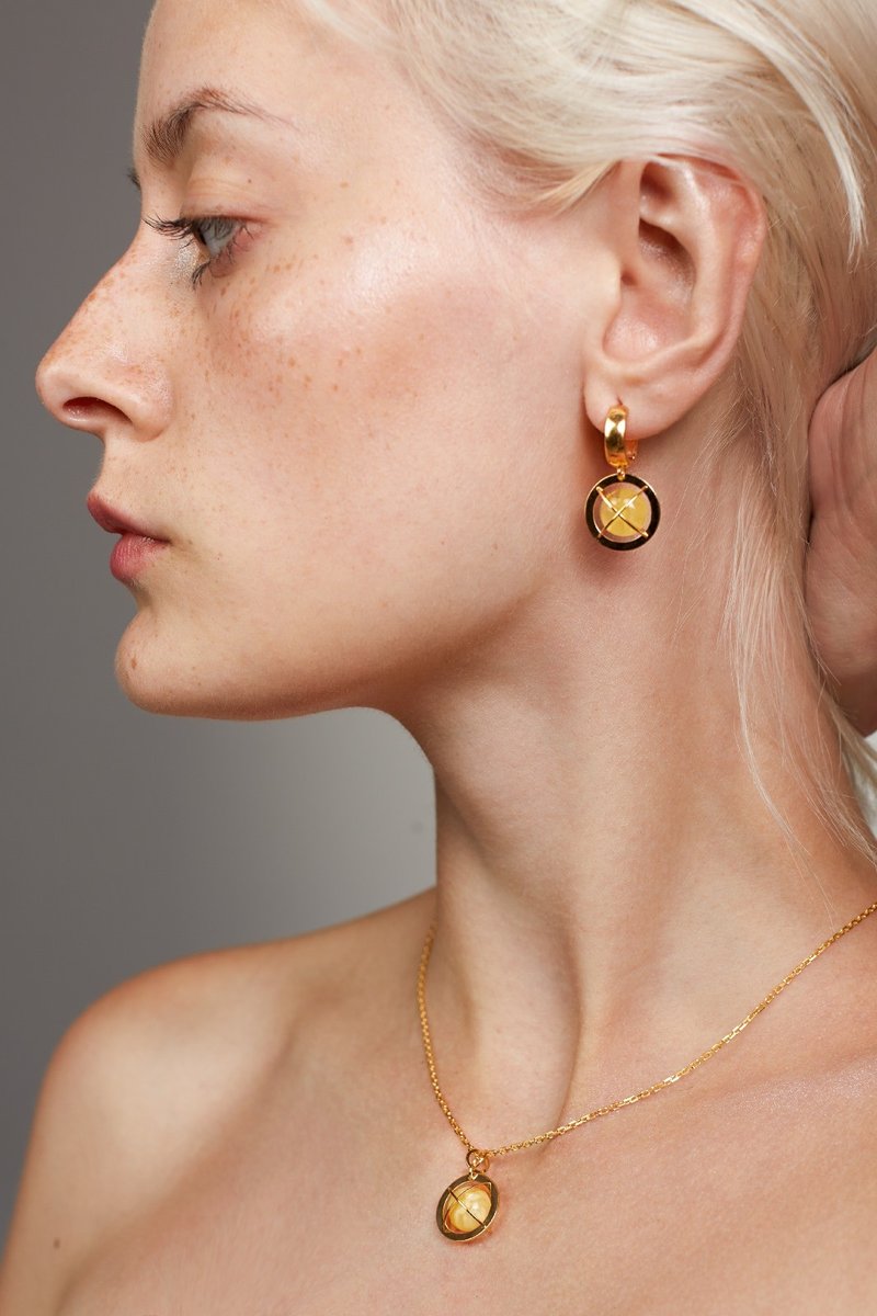 ankabizuteria.pl Kolczyki srebrne pozłacane KOPERNICUS z żółtym bursz