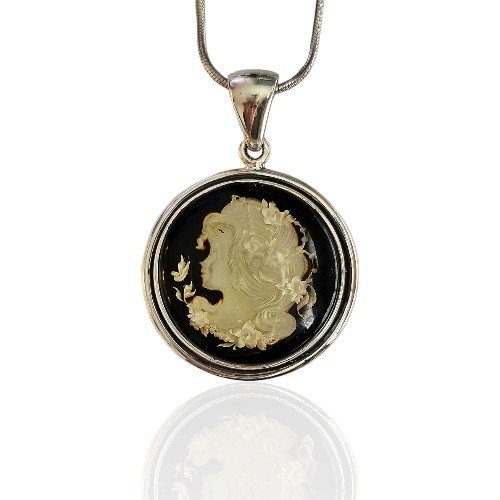 ankabizuteria.pl Zawieszka srebrna z bursztynem rzeźba w bursztynie K