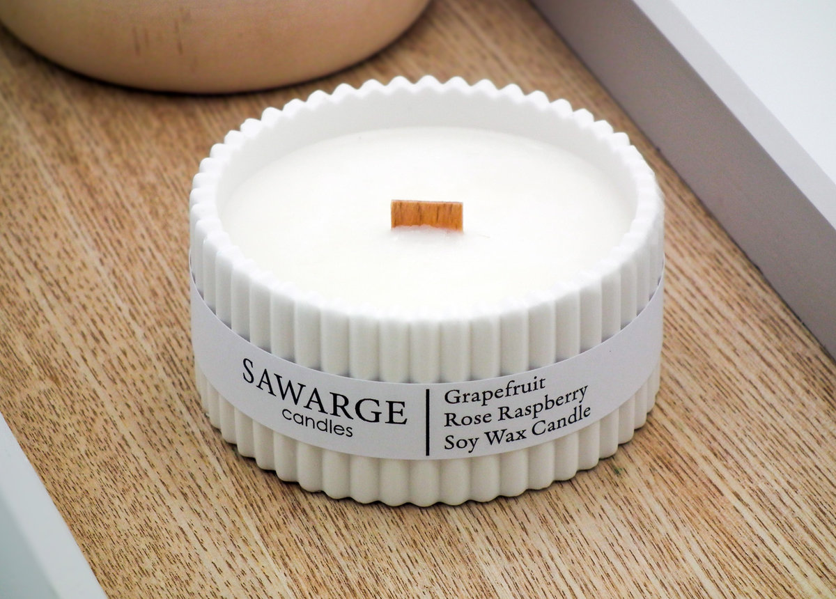 świeca sojowa dekoracyjna biała grapefruit malina róża 100g/Sawarge Candles