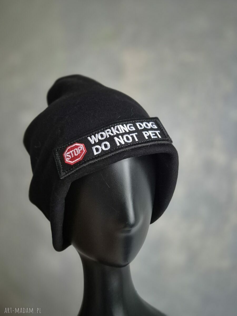 czarna czapka dzianinowa z napisem firma rudaklara