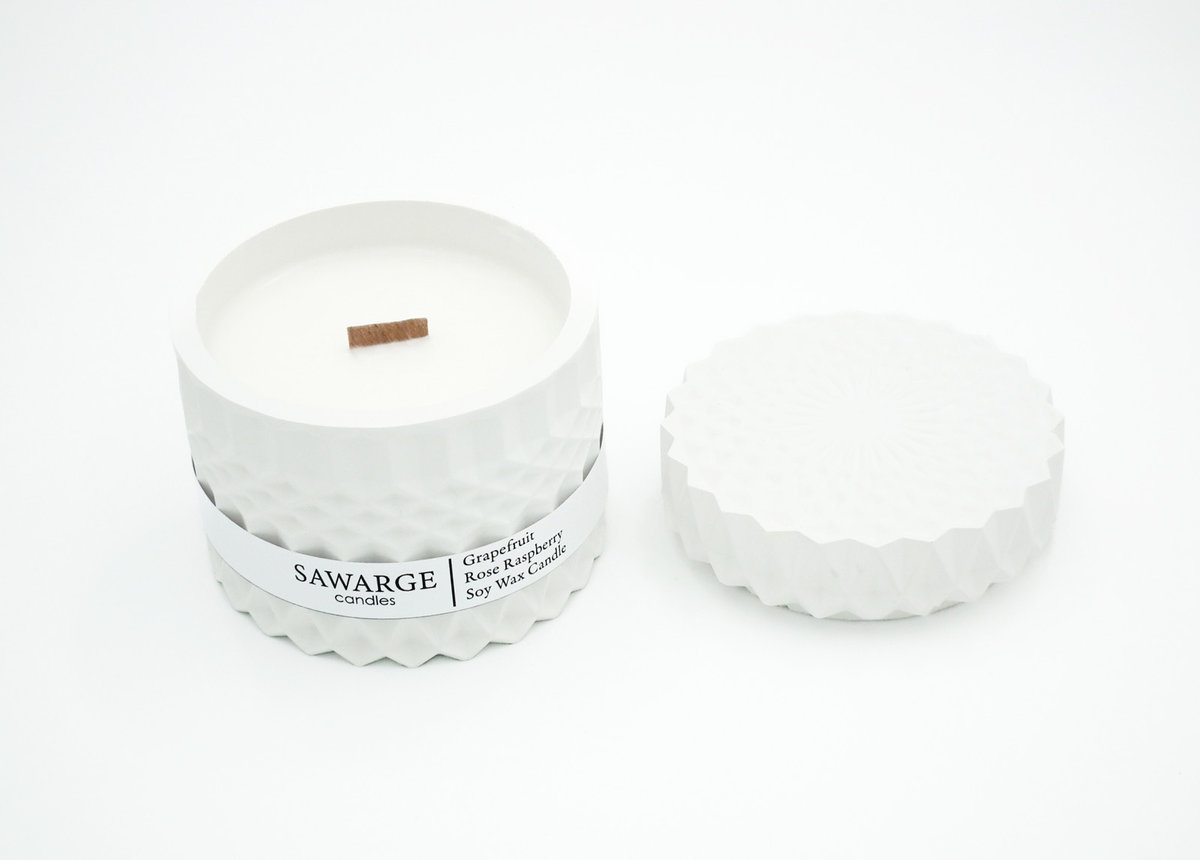 Świeca sojowa White Stone 180g grapefruit malina róża/Sawarge Candles