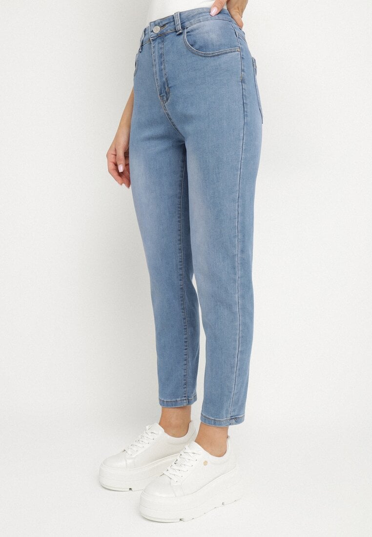 Niebieskie Klasyczne Jeansy o Kroju Mom Fit Natisti