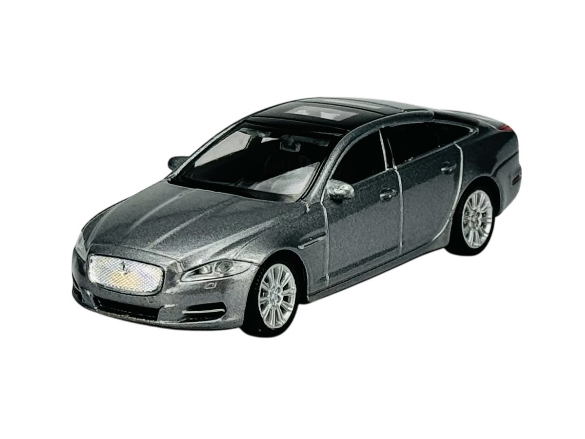 WELLY 2010 JAGUAR XJ SREBRNY 1:43 44040