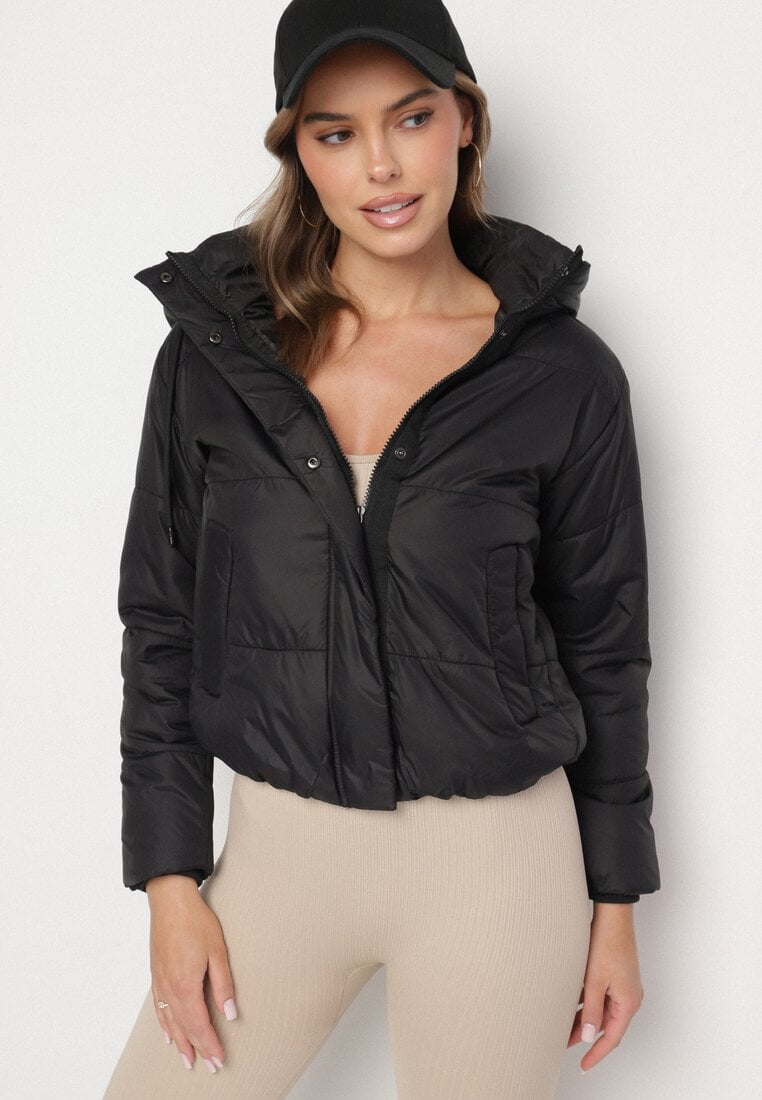 Czarna Pikowana Kurtka z Kapturem i Lekkim Ociepleniem Ninirila