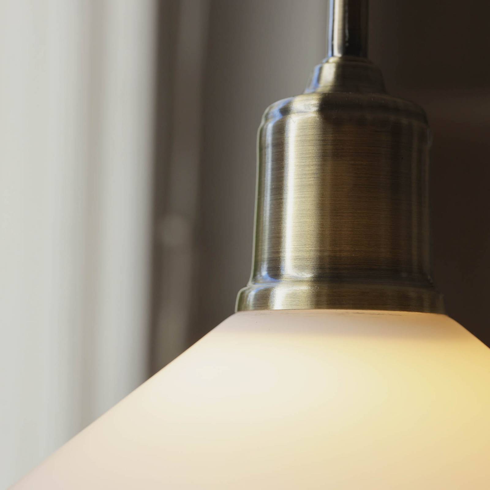 Markslöjd Lampa żyrandol Vela, biały/stary mosiądz, szkło/żelazo Ø 25 cm wtyczka