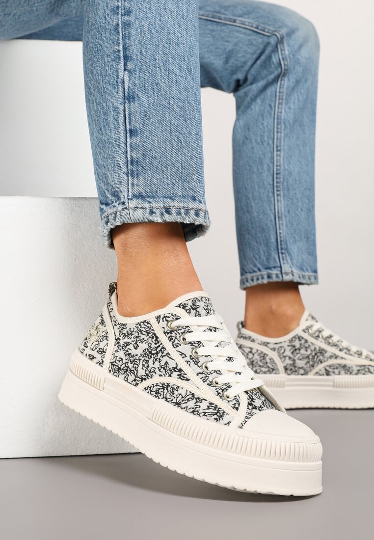Białe Trampki na Grubej Podeszwie z Abstrakcyjnym Zdobieniem Sulinea