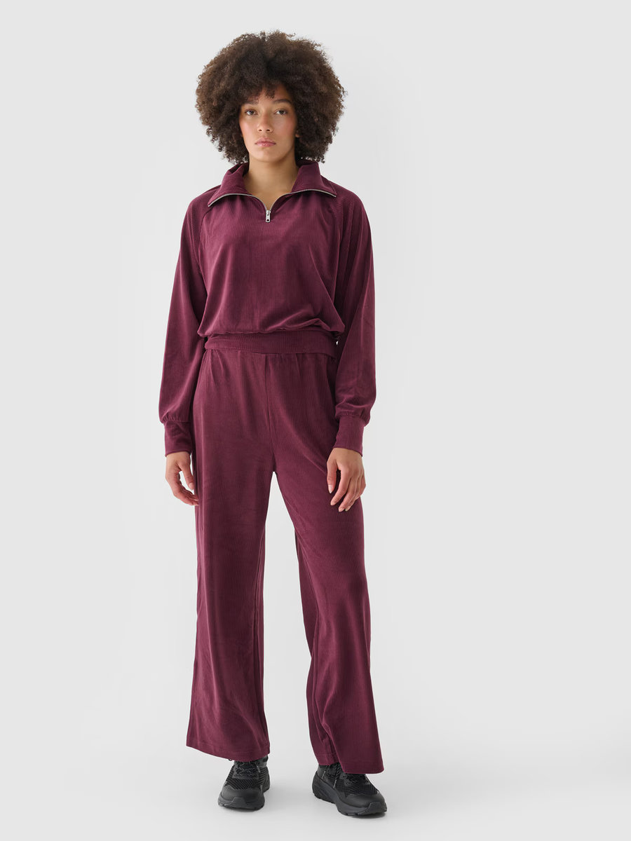 Spodnie dresowe z weluru z szerokimi nogawkami damskie 4F 4FRAW24TTROF1352-60S Czerwony