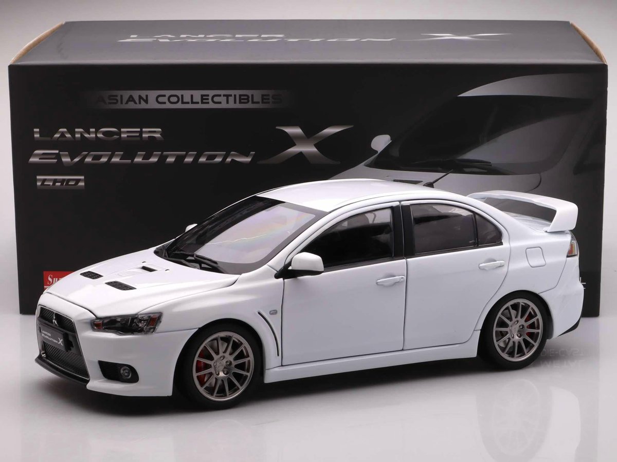 Mitsubishi Lancer Evo X, white SunStar 1:18