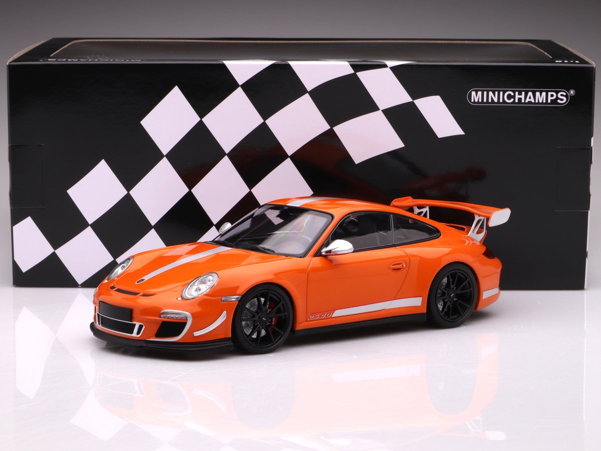 Porsche 911 GT3 RS 4.0 - 2011, orange Minichamps 1:18