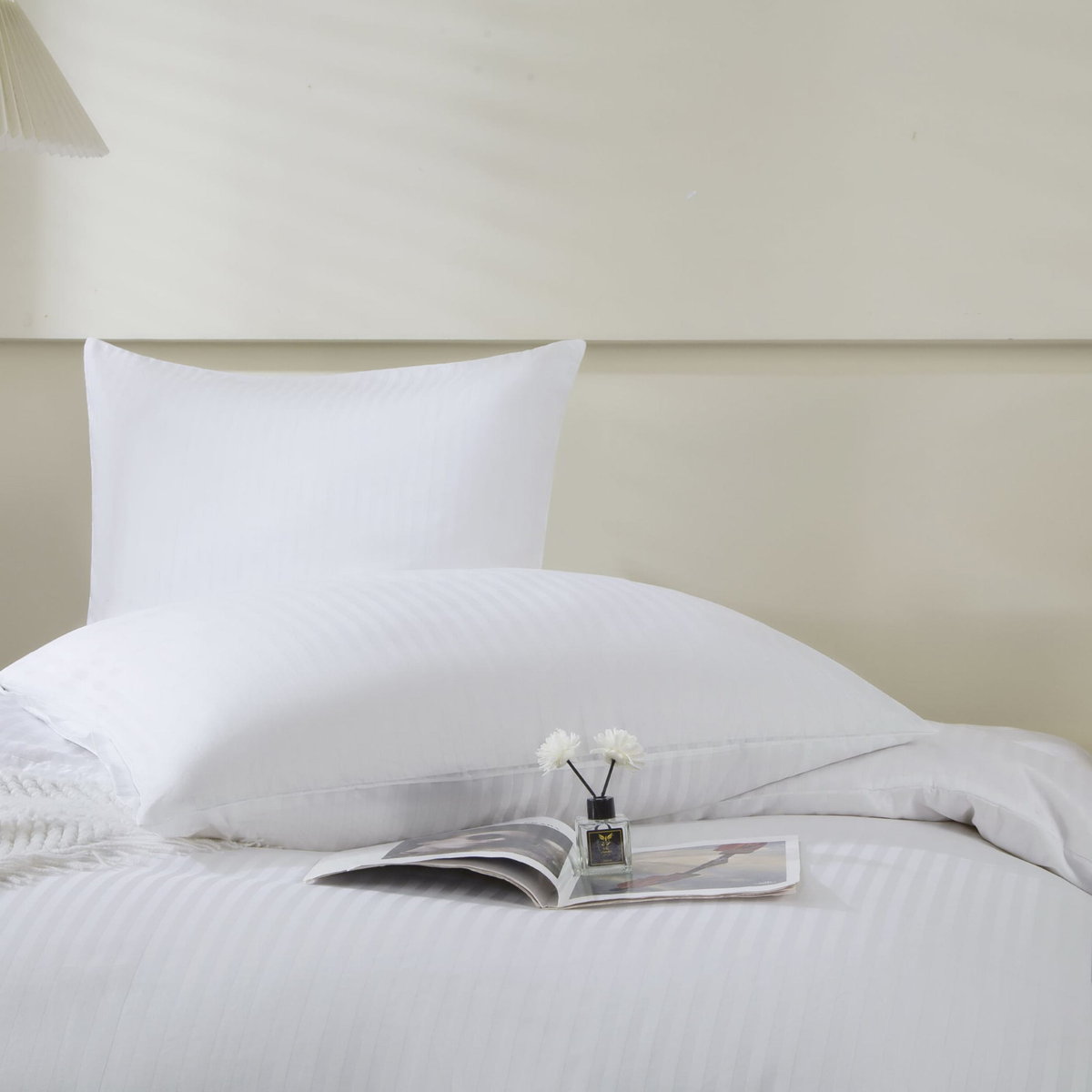 Biała Pościel Adamaszek Bawełniany 140x200cm + 1 poszewka 70x80cm