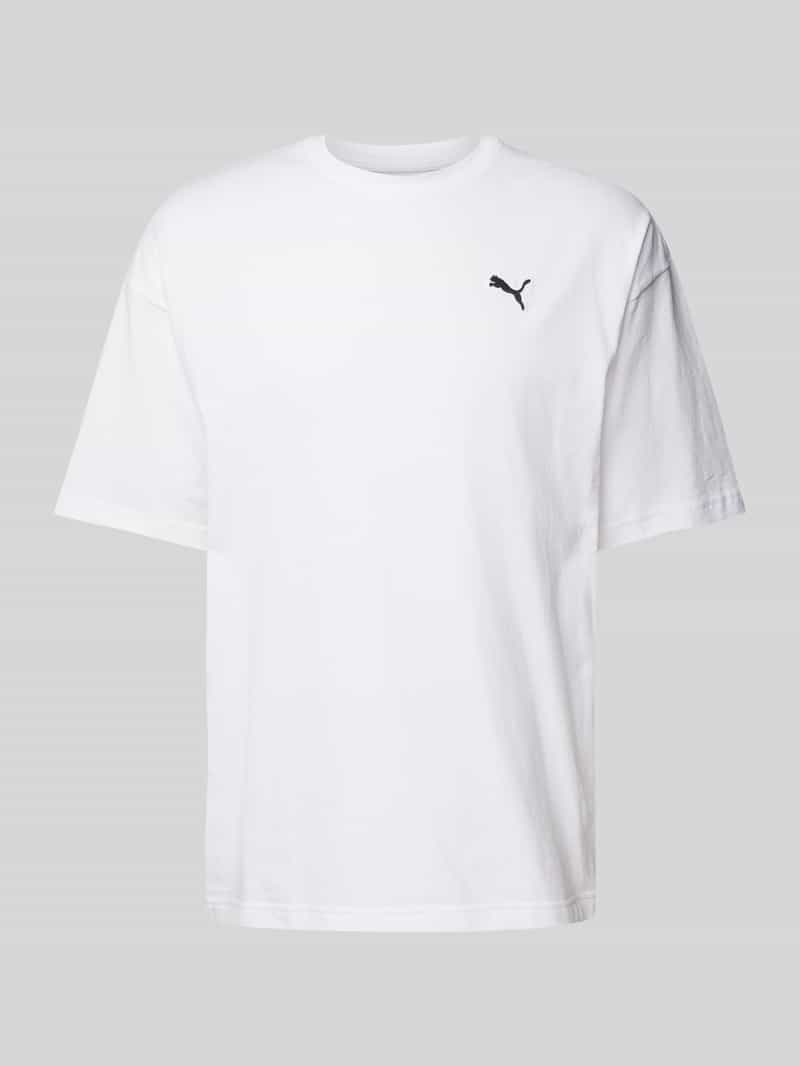 T-shirt o kroju oversized z wyhaftowanym logo