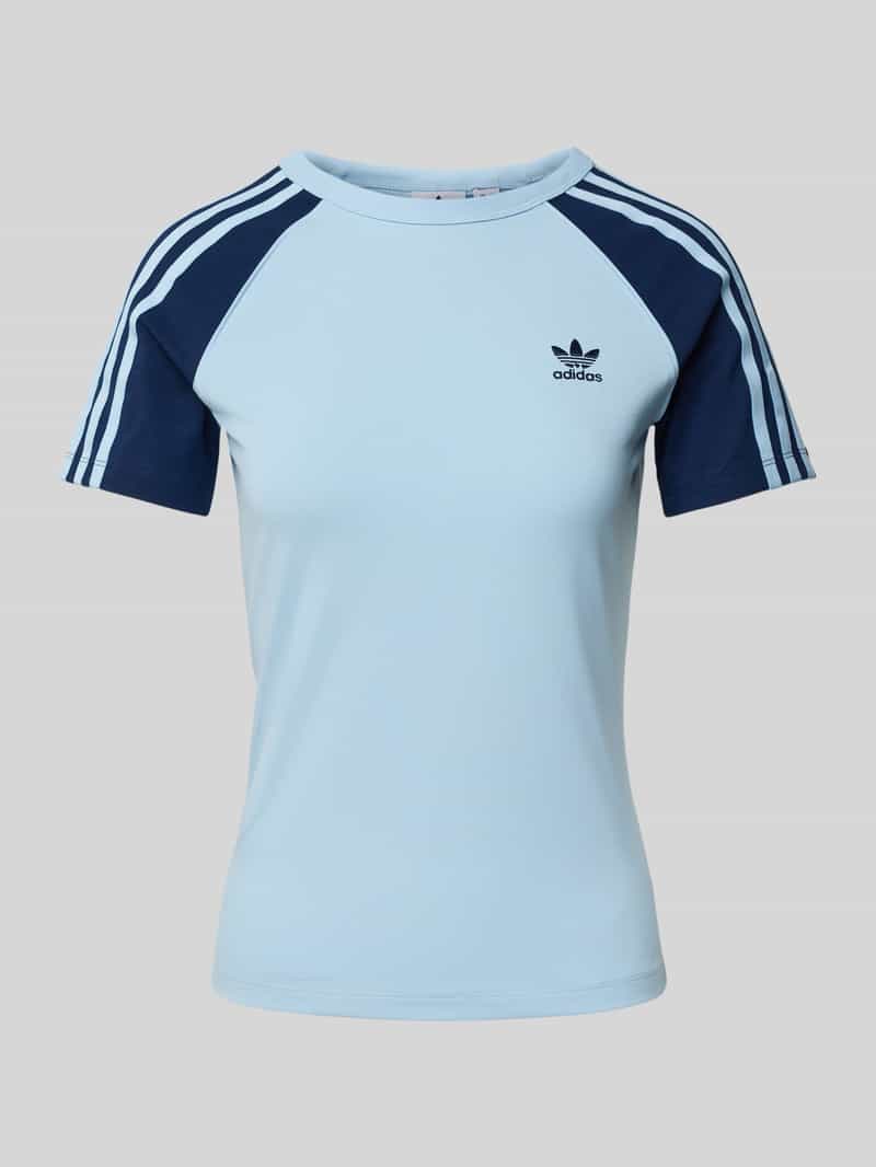 T-shirt z wyhaftowanym logo