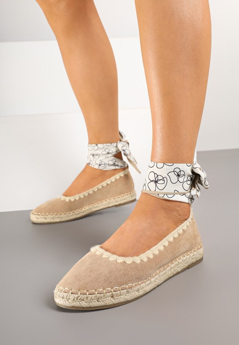 Ciemnobeżowe Espadryle z Plecioną Podeszwą i Wiązaniem Wokół Kostki Cyntavia